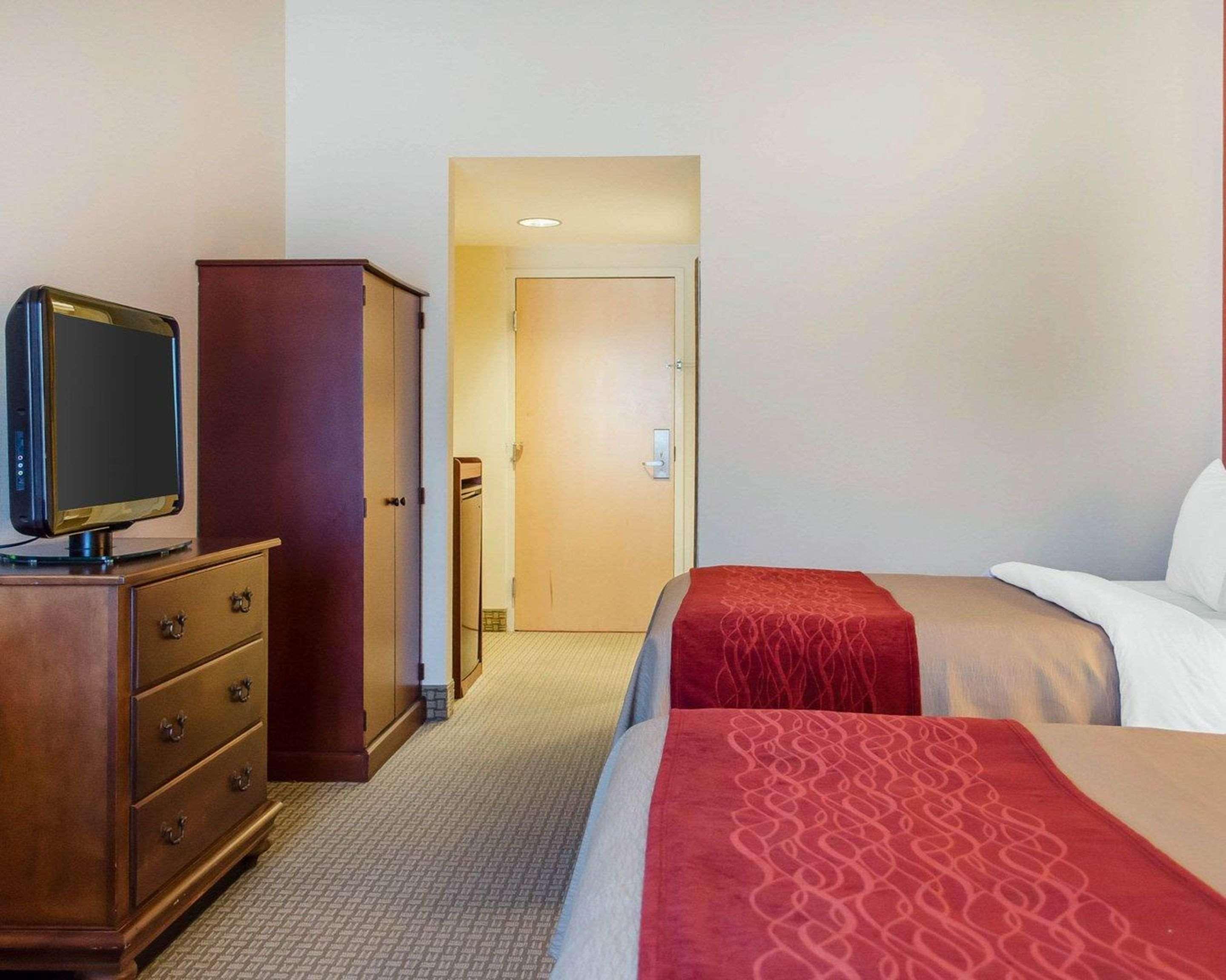 Comfort Inn & Suites York Bagian luar foto