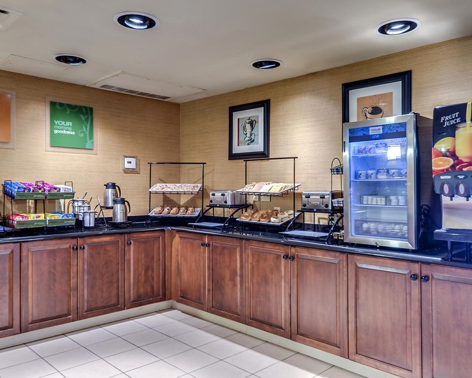 Comfort Inn & Suites York Bagian luar foto