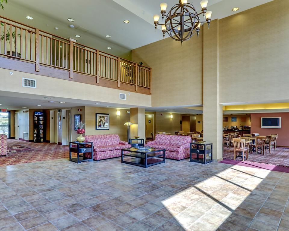 Comfort Inn & Suites York Bagian luar foto
