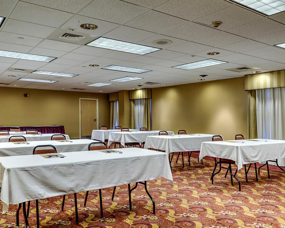 Comfort Inn & Suites York Bagian luar foto