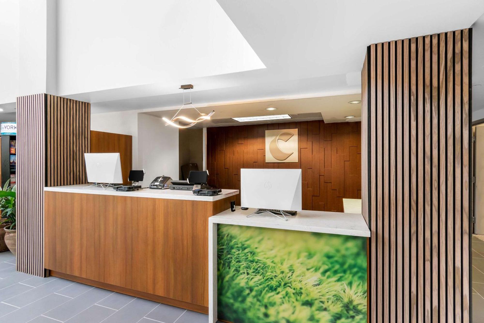 Comfort Inn & Suites York Bagian luar foto