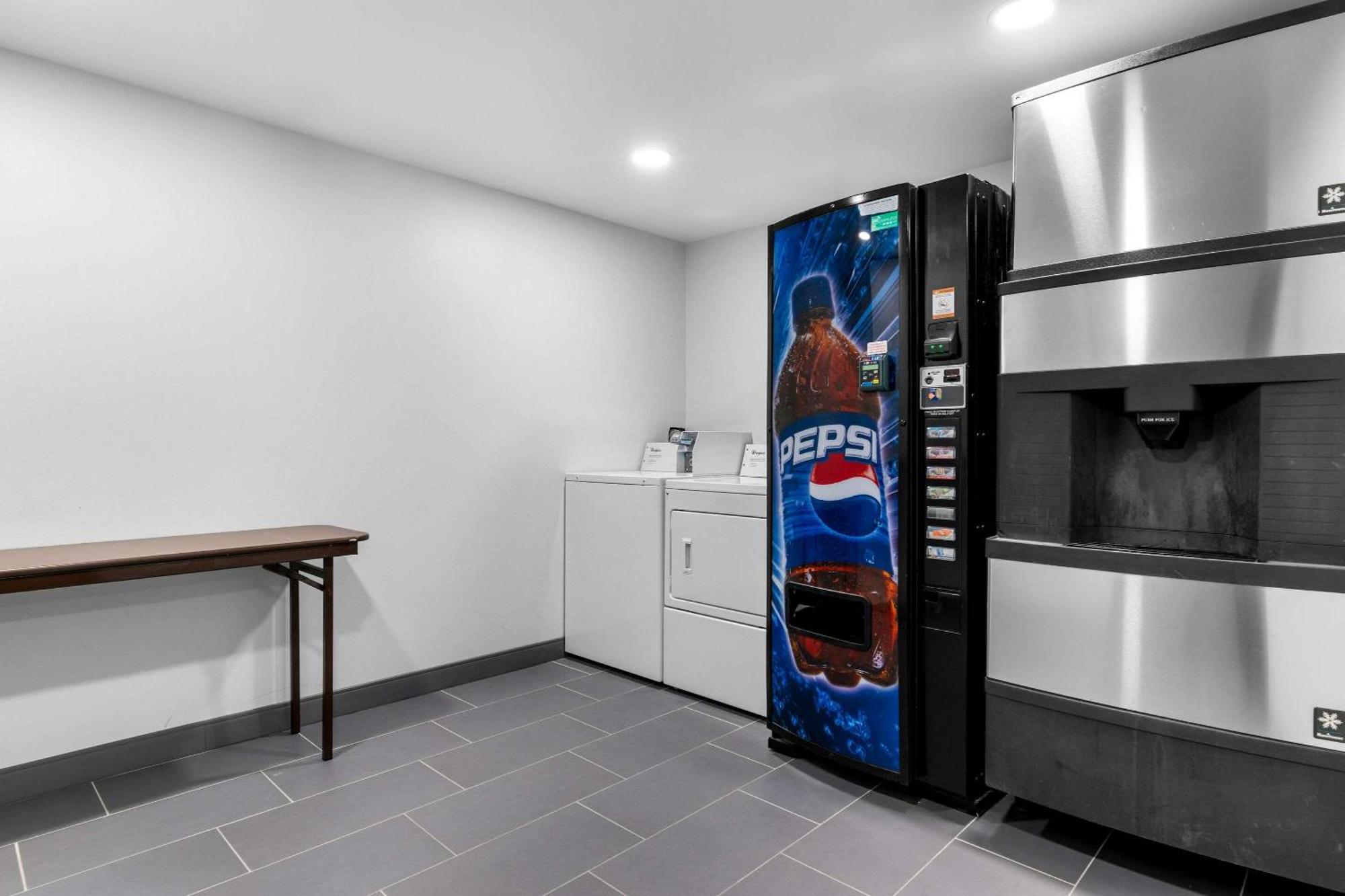 Comfort Inn & Suites York Bagian luar foto