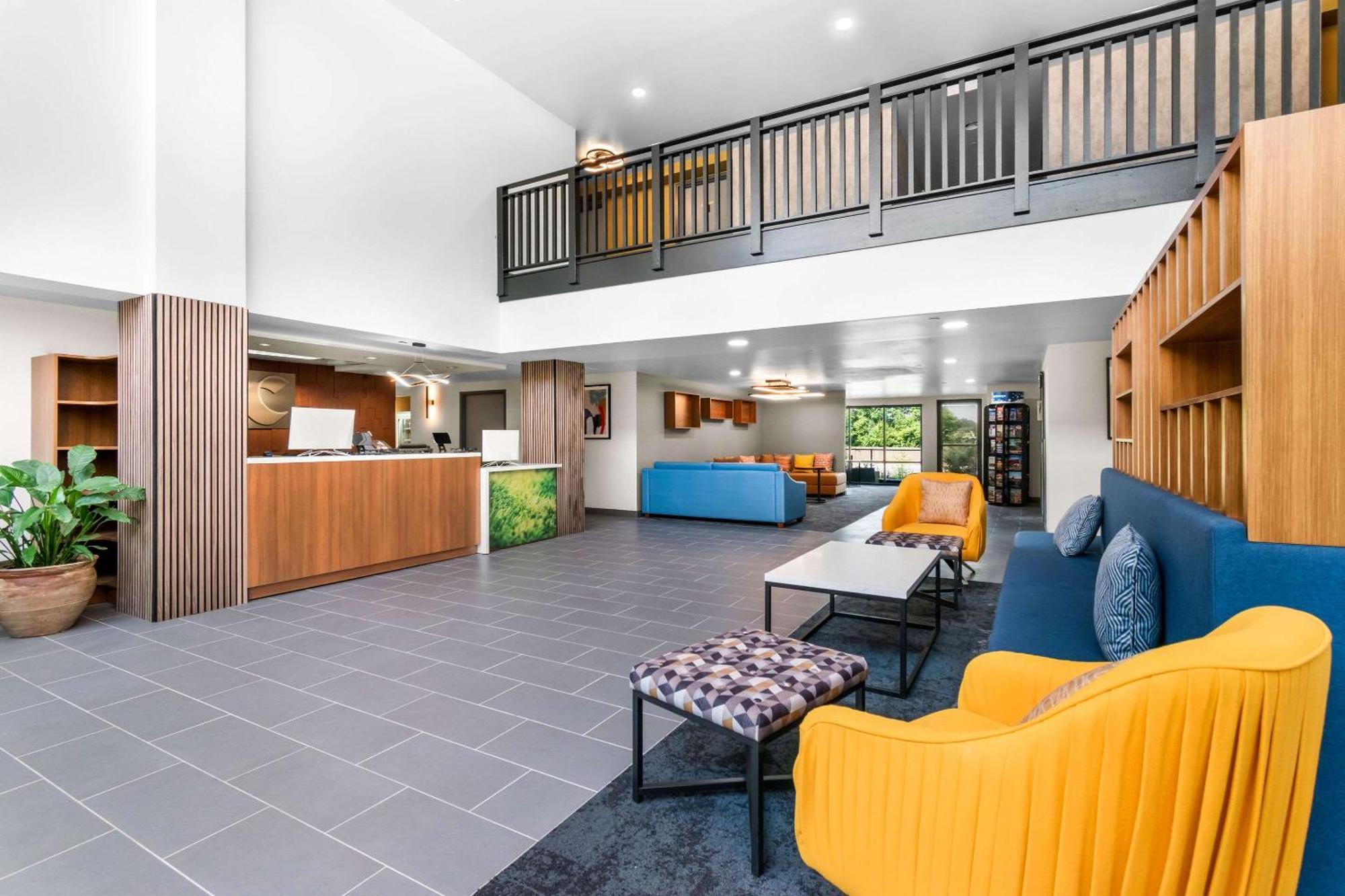 Comfort Inn & Suites York Bagian luar foto