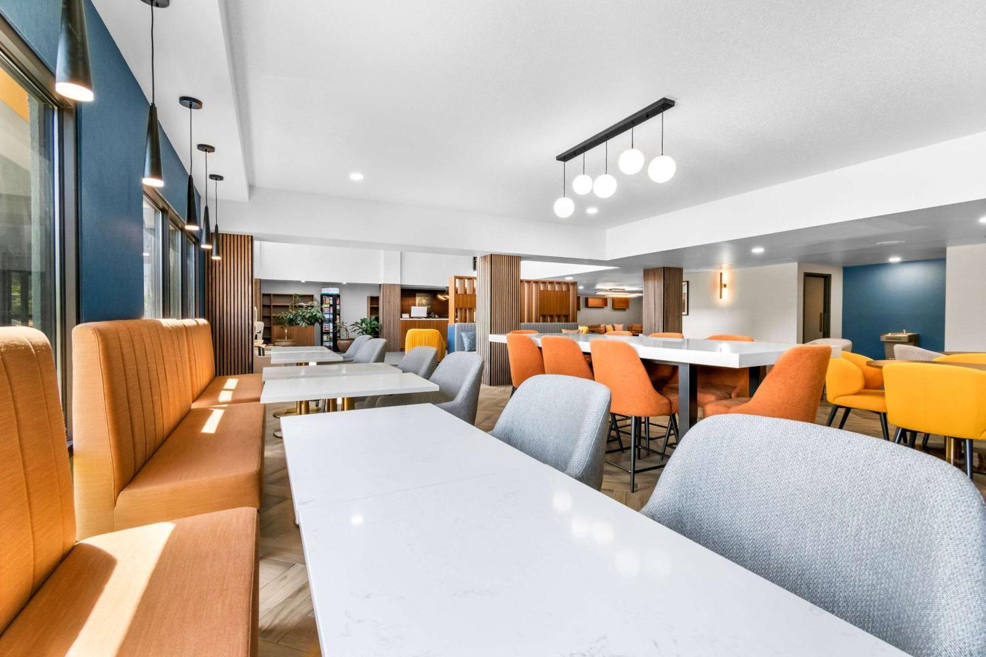 Comfort Inn & Suites York Bagian luar foto