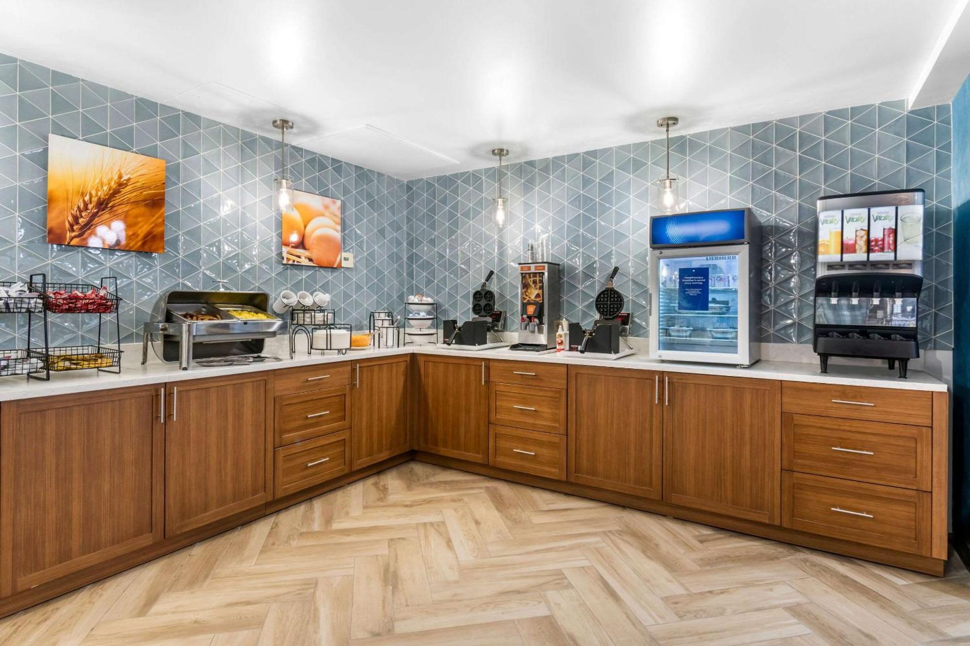 Comfort Inn & Suites York Bagian luar foto
