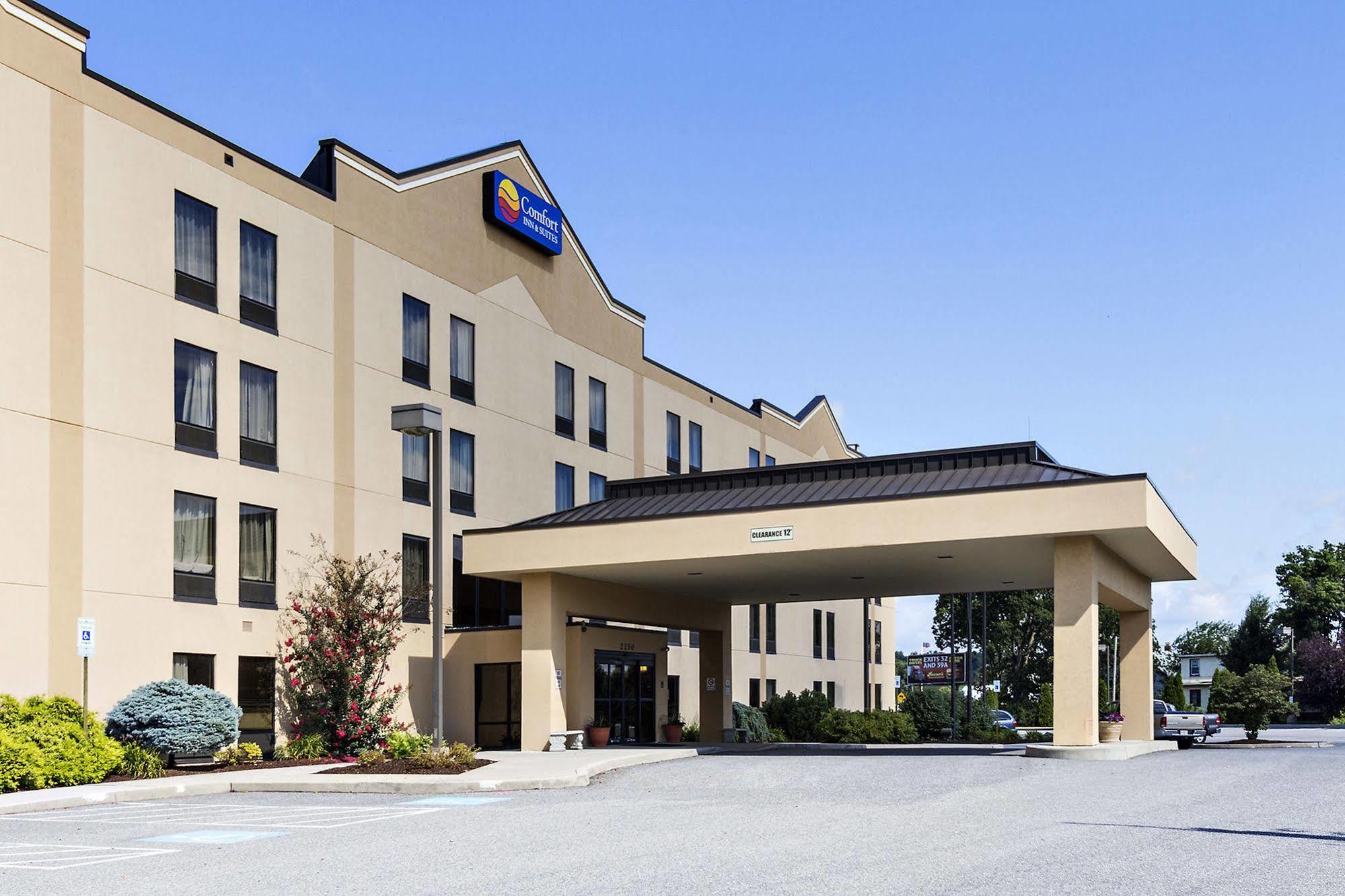 Comfort Inn & Suites York Bagian luar foto