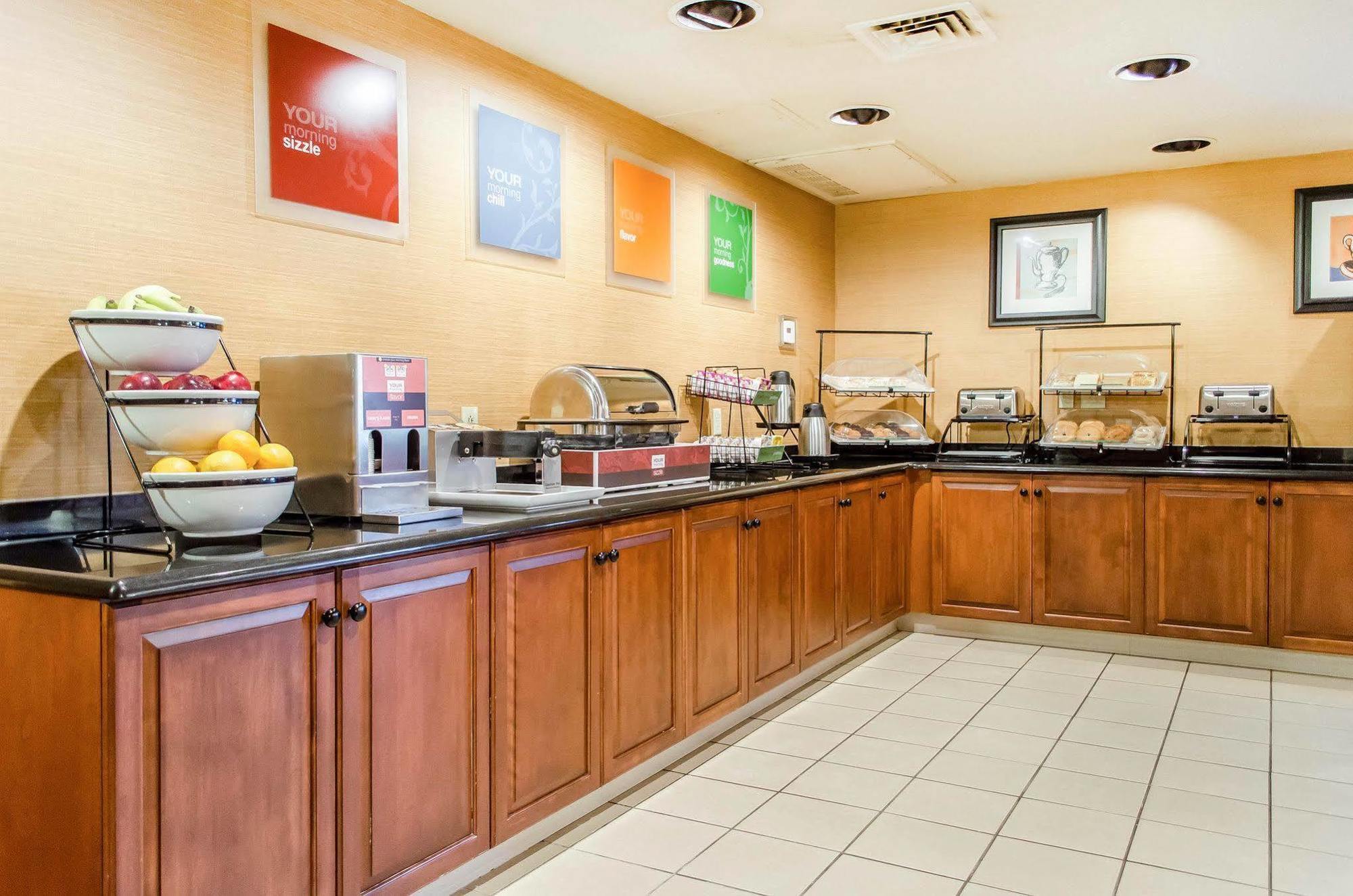 Comfort Inn & Suites York Bagian luar foto
